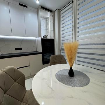 Богдана Хмельницького вул., 94