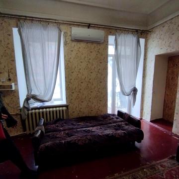 Колонтаївська вул., 11