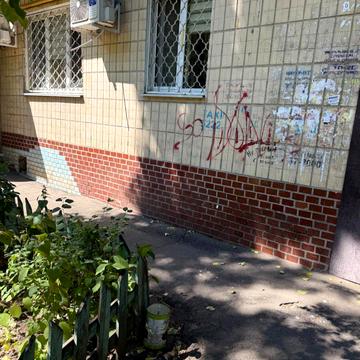 Космонавтів вул., 34