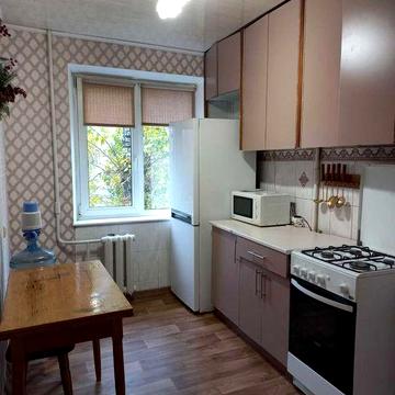 сдам семье 3к за Оперным театром ( обсудим  мелкое животное)