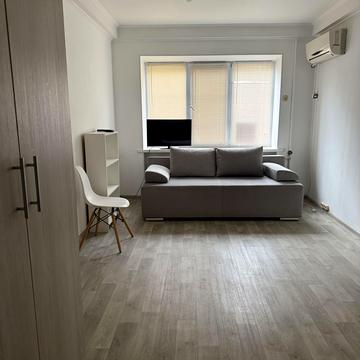 Білоруська вул., 10/18