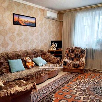 Продам 3 кімнатну квартиру з ремонтом на Заболотного. Середній поверх.