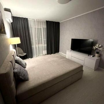 Феодосійська вул., 10