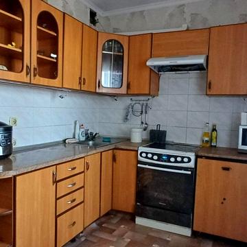 Мілютенка вул., 25