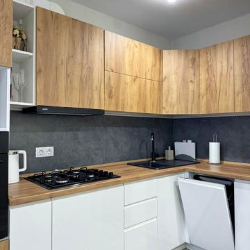 Миру вул., 50