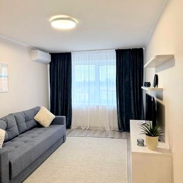 Ованеса Туманяна вул., 8