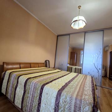 Миколи Амосова вул., 4