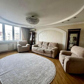 Срібнокільська вул., 1