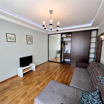 Валерія Лобановського просп. (Червонозоряний), 4-В