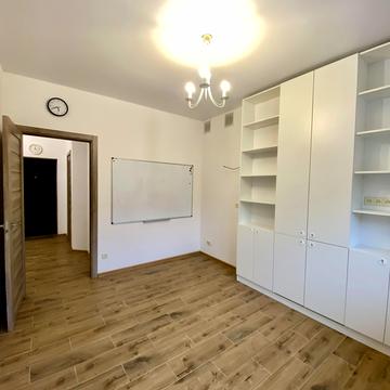 Карпа Валовня вул., 20/2