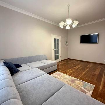 Юліана Романчука вул., 15