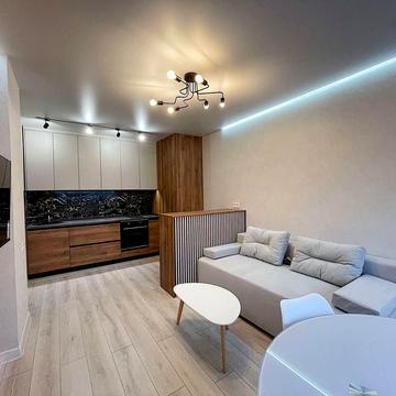 Салютна вул., 2-Б