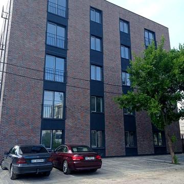 Інститутська вул., 21