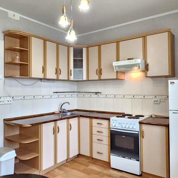 Милославська вул., 32/51а