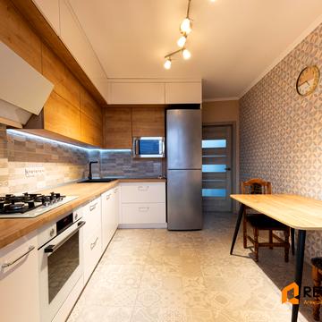 Героїв Небесної Сотні просп., 16/7