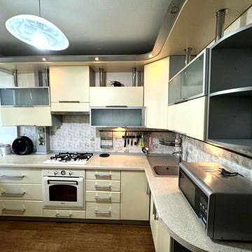 Чеська вул., 4