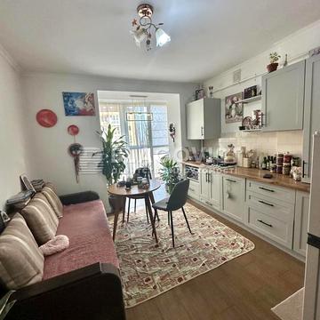 Академіка Лебедєва вул., 1