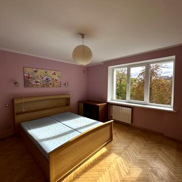 Київська вул., 1