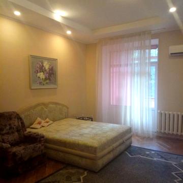 Лаврська вул. (Січневого Повстання), 6