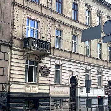 Івана Франка вул., 40