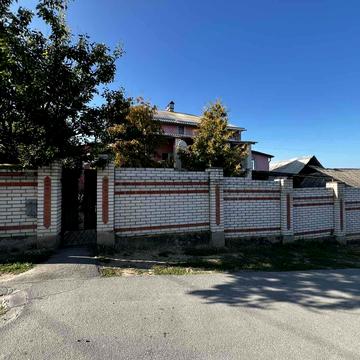 Леонтовича вул., 6