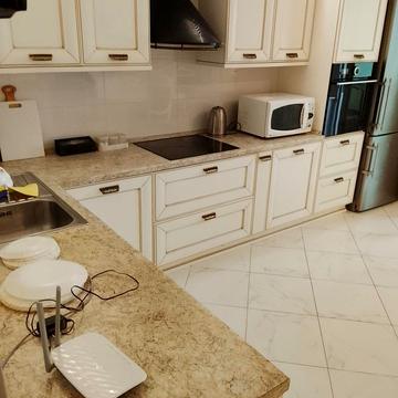 Миколи Ушакова вул., 1-Б