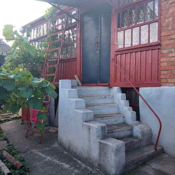 Сдам половину дома с отдельным входом ,есть 2 комнаты,кухня,веранда