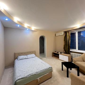 Старонаводницька вул., 8