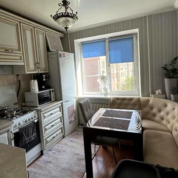 Героїв просп., 6