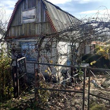 Затишна дача з колонкою