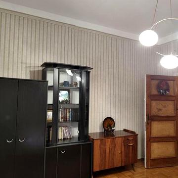 Сдам 3ую сталинку 75м пр.Гагарина/ул.Сегедская 9000грн газ длительно