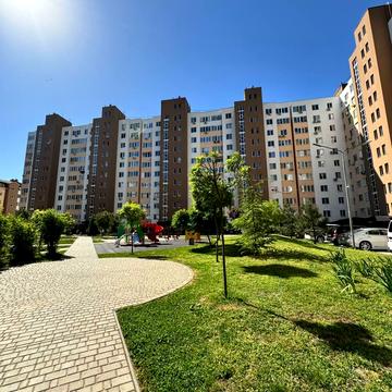 Академіка Сахарова вул., 9