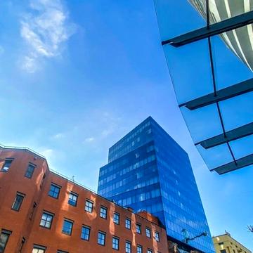 Королеви Єлизавети ІІ вул. (Глинки), 1