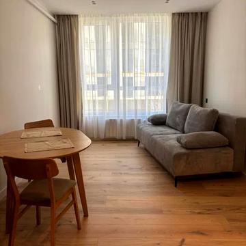 Героїв Майдану вул., 13