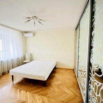 Оренда 1 кв. біля метро Лівобережна, Шептицького 7