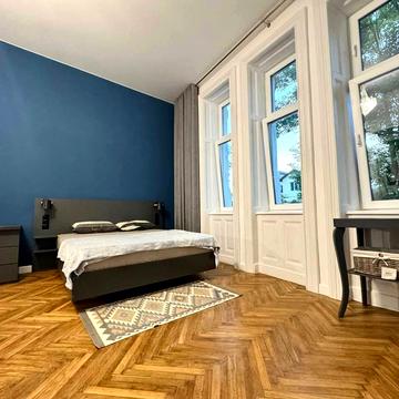 Сергія Єфремова вул., 49