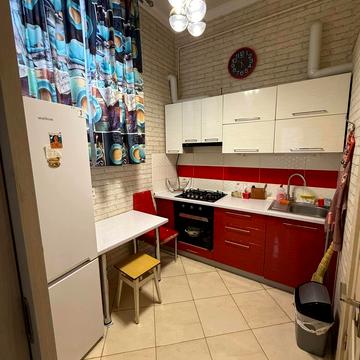 Вячеслава Чорновола вул., 10