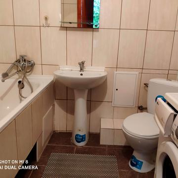 Прикордонника Лазаренка вул., 8/1