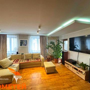 Продаж дворівневої квартири поруч з парком