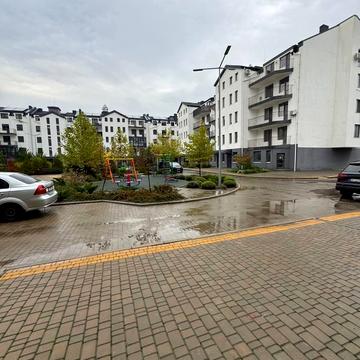 Академіка Сахарова вул., 11