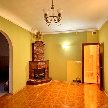 Героїв Майдану вул. (Гвардійська), 8