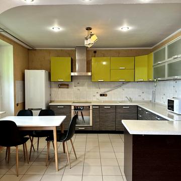 Гетьмана Кирила Розумовського вул. (Миколи Краснова), 17