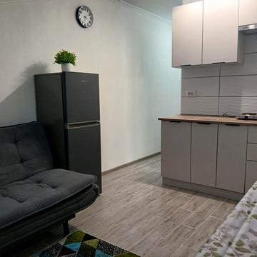 Академіка Шалімова вул., 82