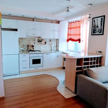 Володимирська вул., 73