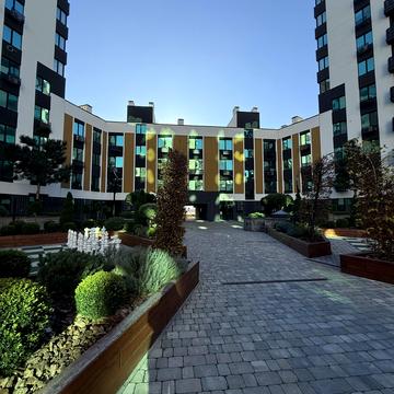 Проспект Героїв небесної сотні, 20/10