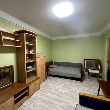 Мілютенка вул., 28