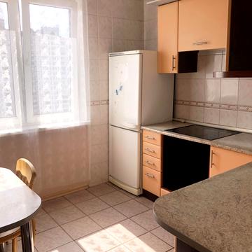 Анни Ахматової вул., 14-Б