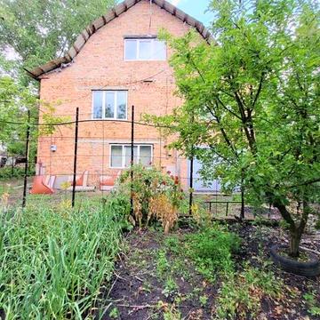 Будинок біля міста