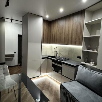 Героїв Небесної Сотні просп., 16/8