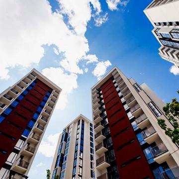 1-кімнатна 45 м2 з кухнею-студією біля міського озера. ЗДАНИЙ будинок